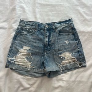 AE mom short